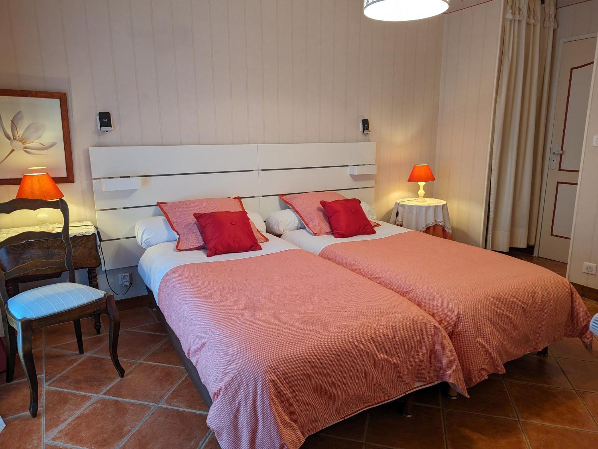 Charme Au Coeur Des Chateaux : Chambre D'Hotes Avec Wifi - Fr-1-590-329 Panzió Tavers Kültér fotó